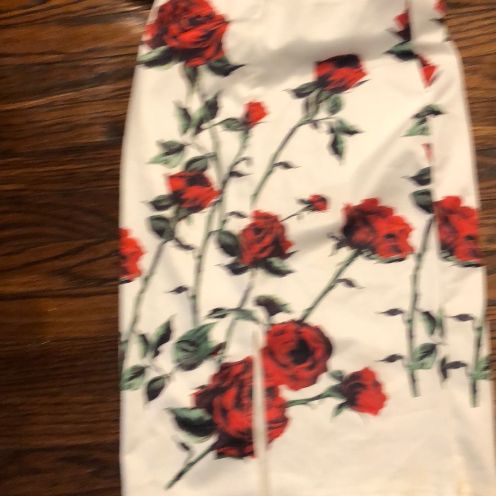 A Rose Garden Pencil Skirt. - Picture 4 of 4